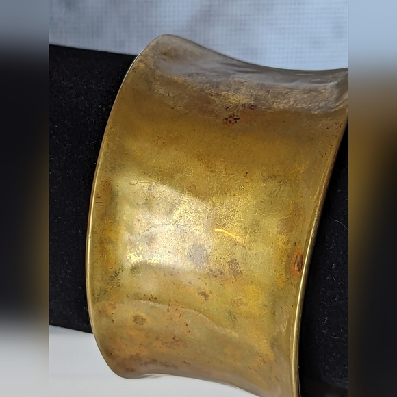Statement piece, Brass Cuff Bracelet 2.5 " vintage concave design, chunky - Picture 3 of 7